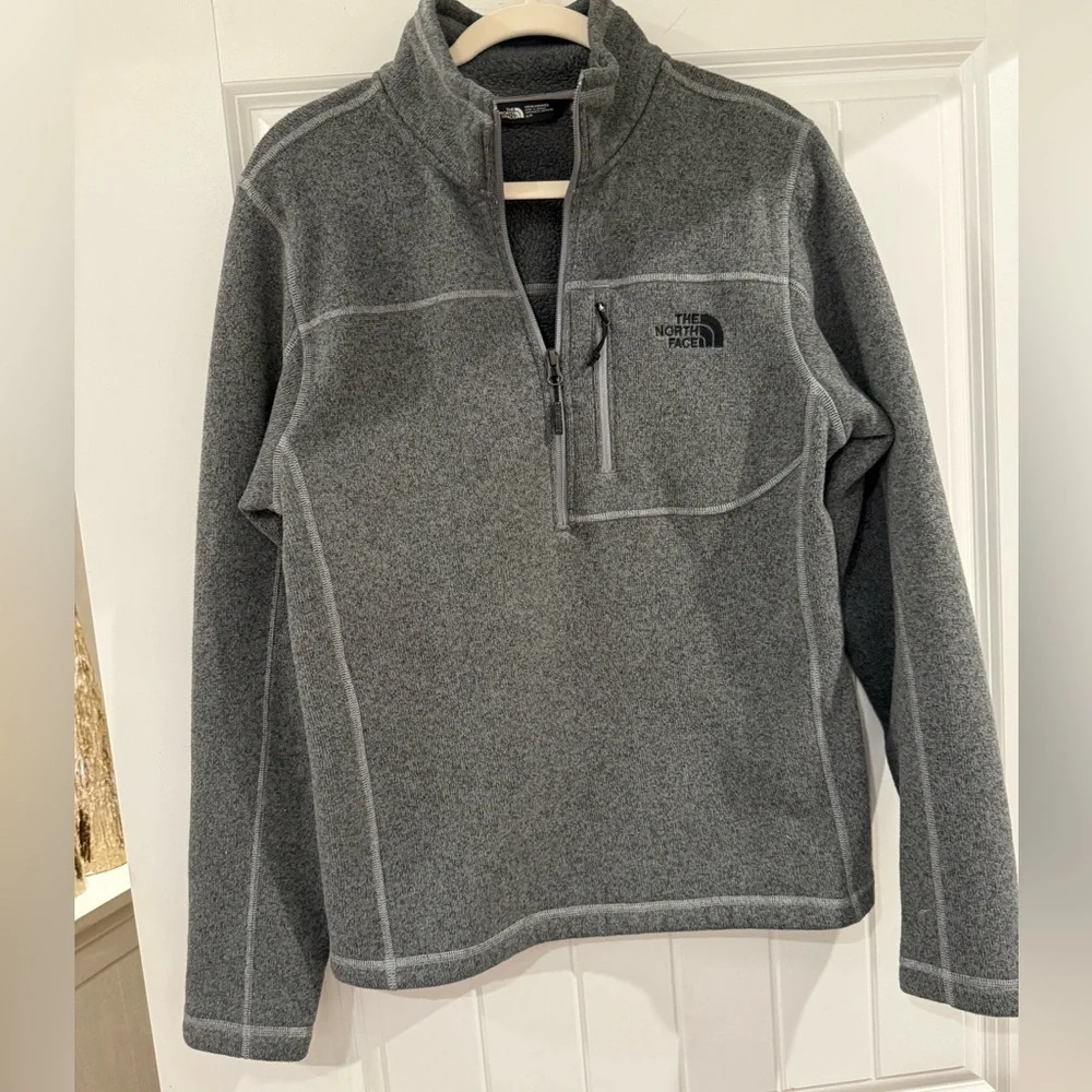 Men’s NORTH FACE Gordon’s Lyons 1/4 zip heathered grey pullover- Size Small